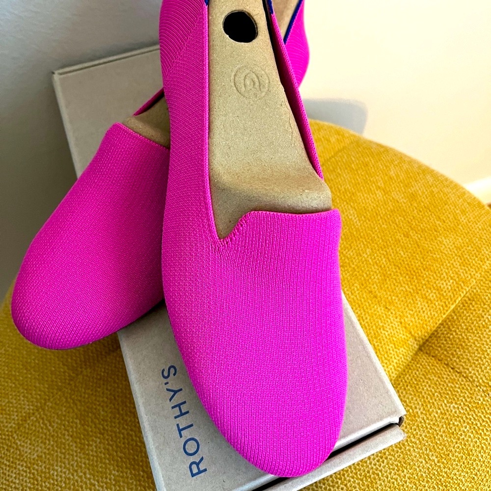 Rothy’s loafer in beautiful dragon fruit color 💕